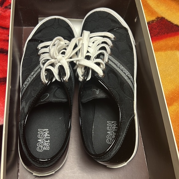 Coach - Picture 2 of 10